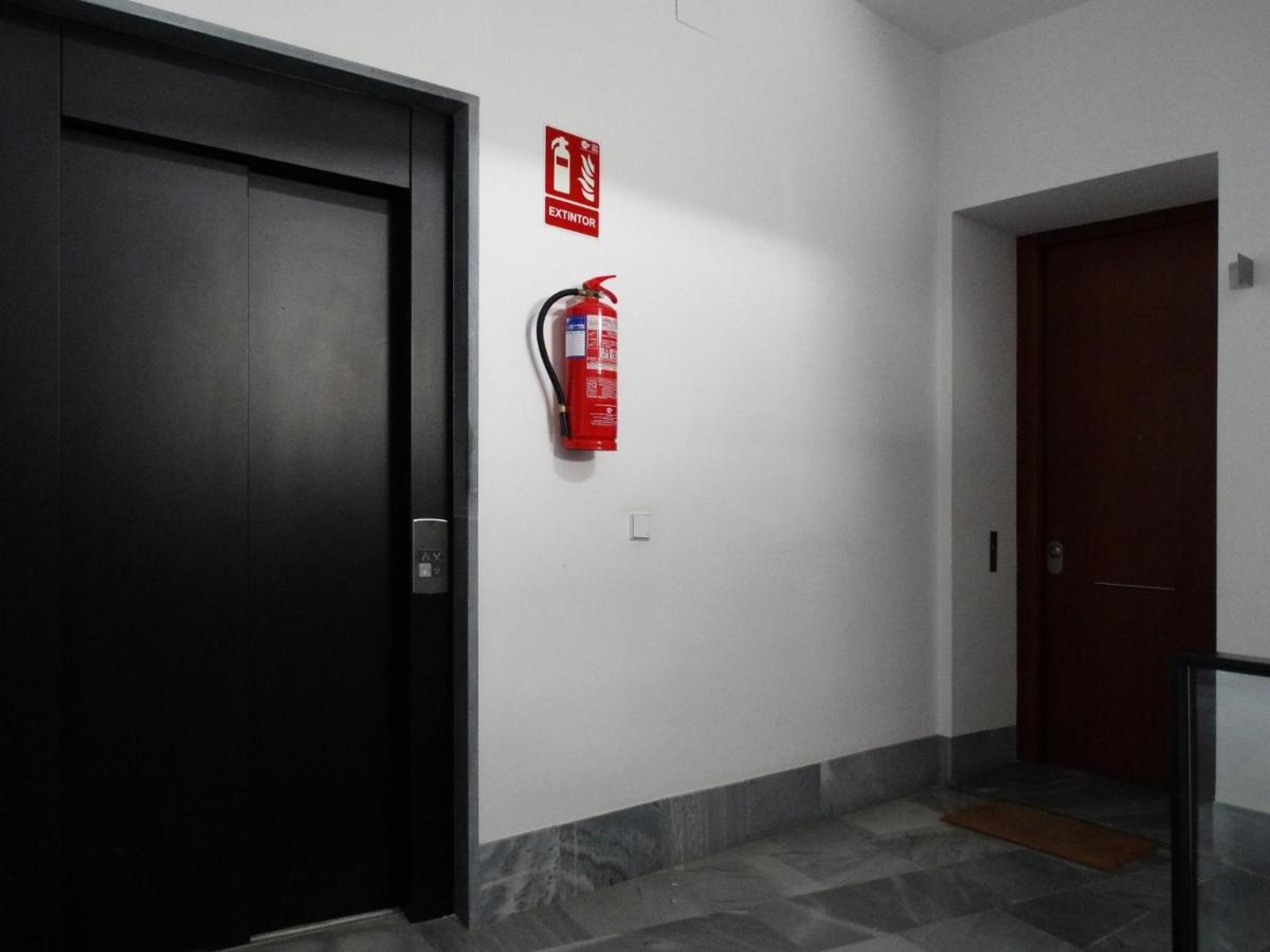 Ry Aparcamiento Incluido Junto A Catedral Ideal Parejas Sevilla Exterior foto
